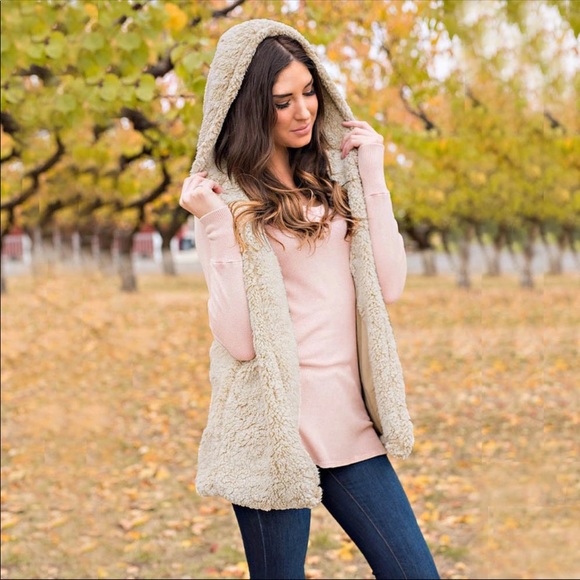 Cozy fur vest with hood! - Picture 4 of 7